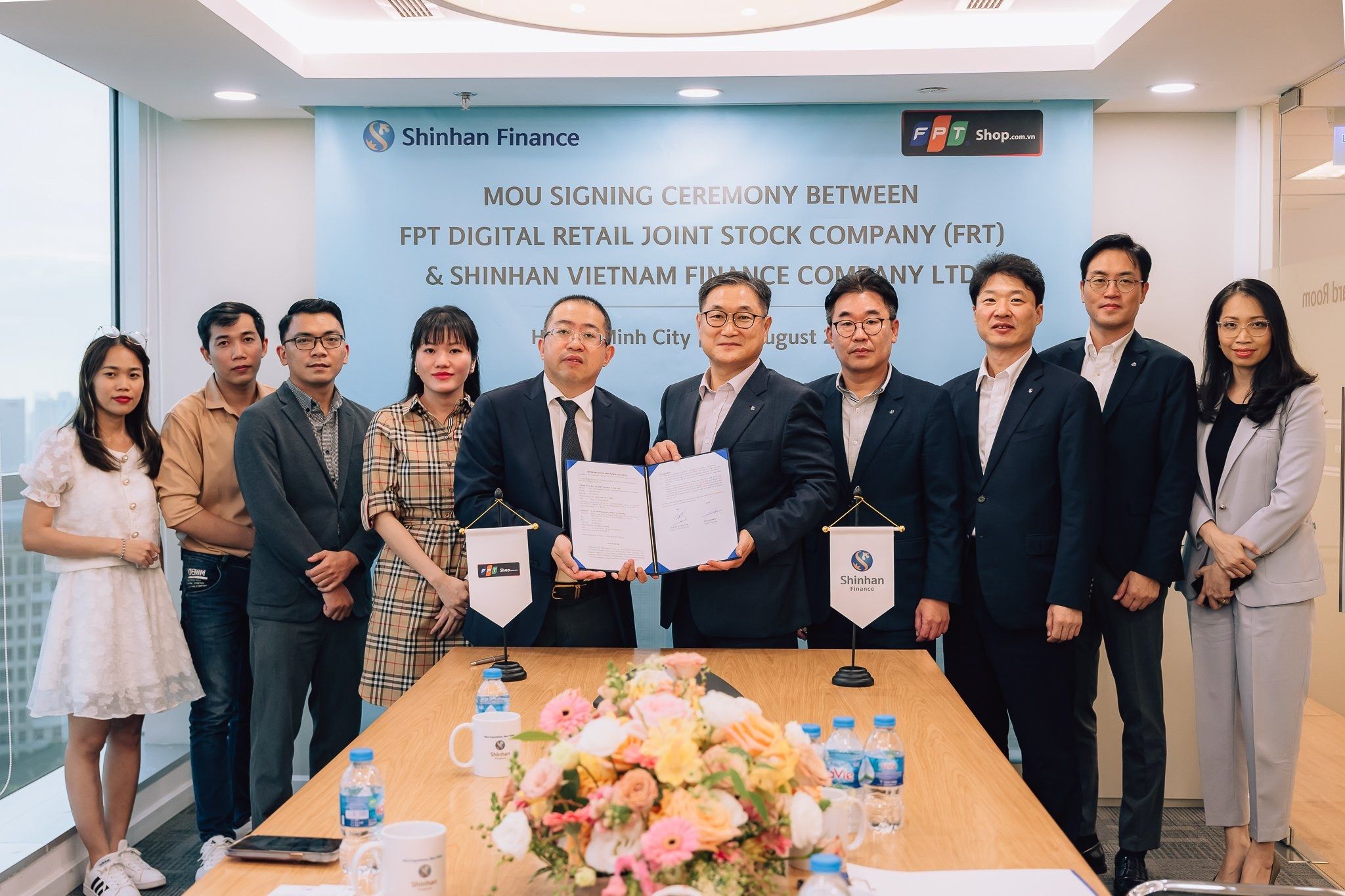Lễ ký kết thỏa thuận hợp tác giữa Shinhan Finance và FPT Retail